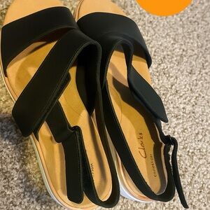Clarks Women's Black and Tan Sandals